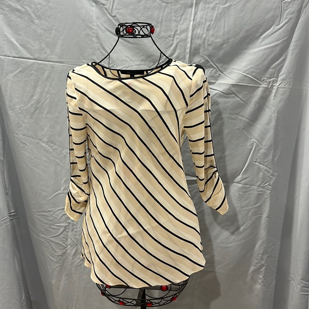 Beautiful BCBGMAXAZRIA blouse
